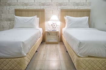 lighthouse hotel and shortstay