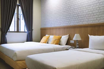 lighthouse hotel and shortstay