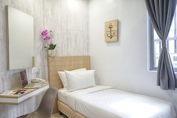 lighthouse hotel and shortstay