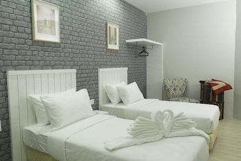 lighthouse hotel and shortstay