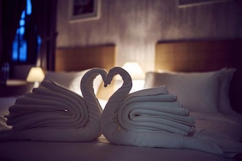 lighthouse hotel and shortstay