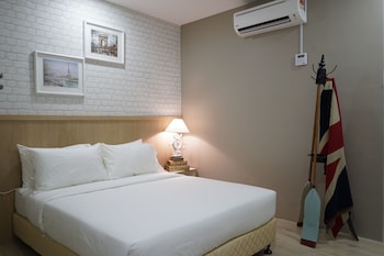 lighthouse hotel and shortstay