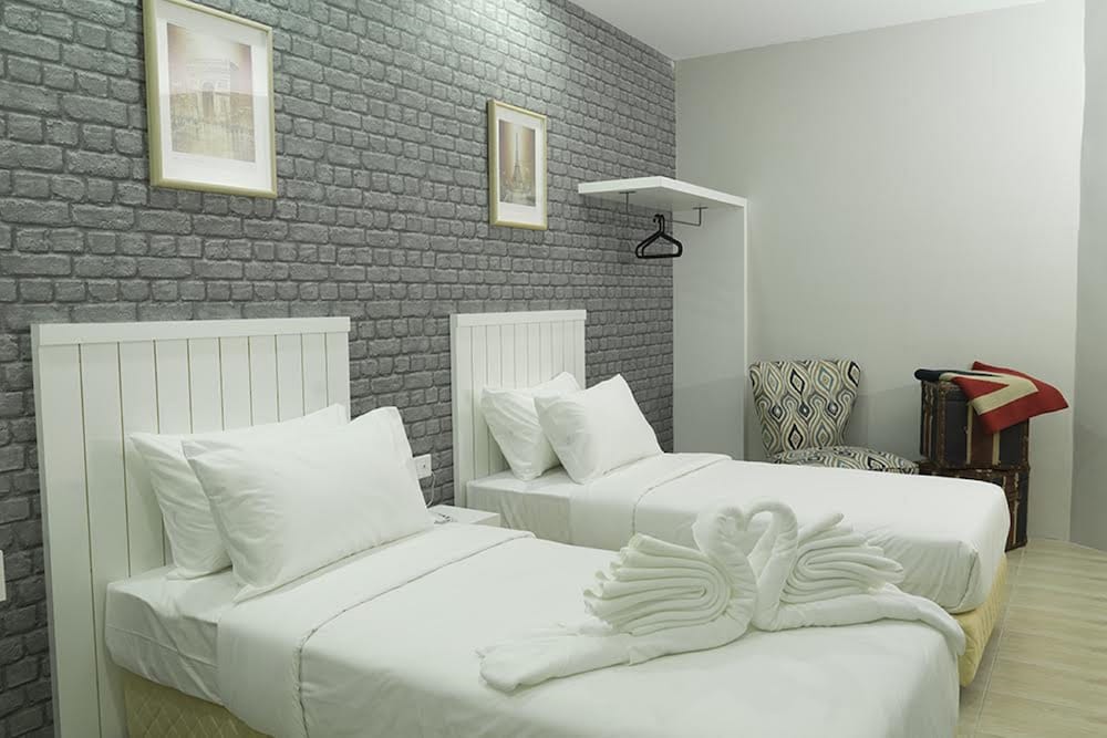 lighthouse hotel and shortstay