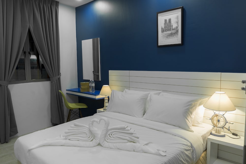 lighthouse hotel and shortstay