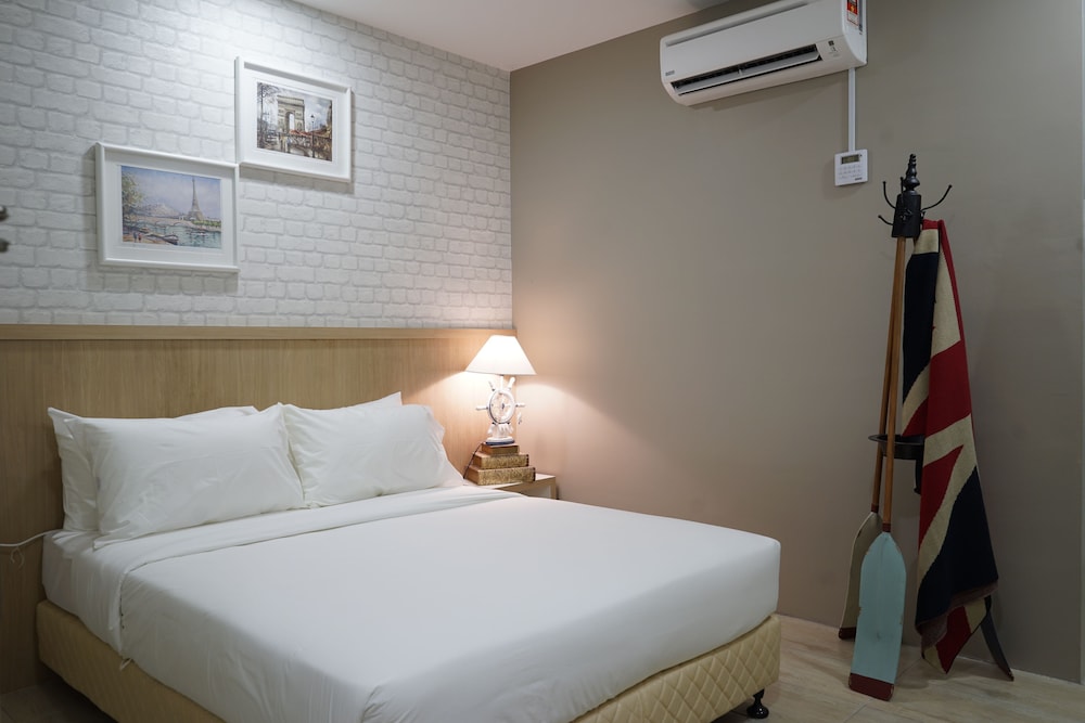 lighthouse hotel and shortstay