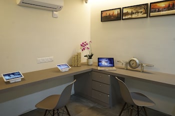 lighthouse hotel and shortstay