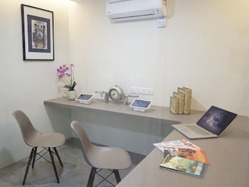 lighthouse hotel and shortstay