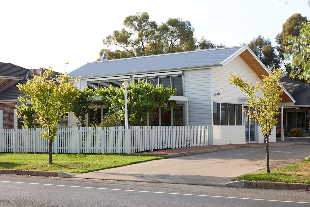 the horatio suites and motel