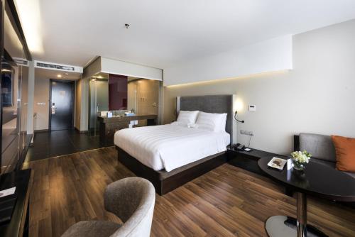 novotel suites hanoi