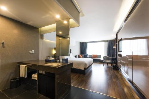 novotel suites hanoi