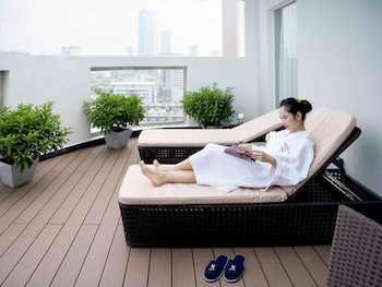 novotel suites hanoi