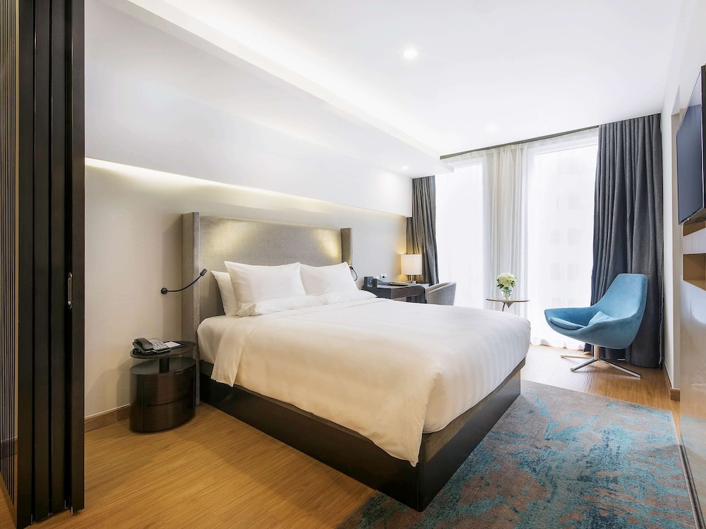 novotel suites hanoi