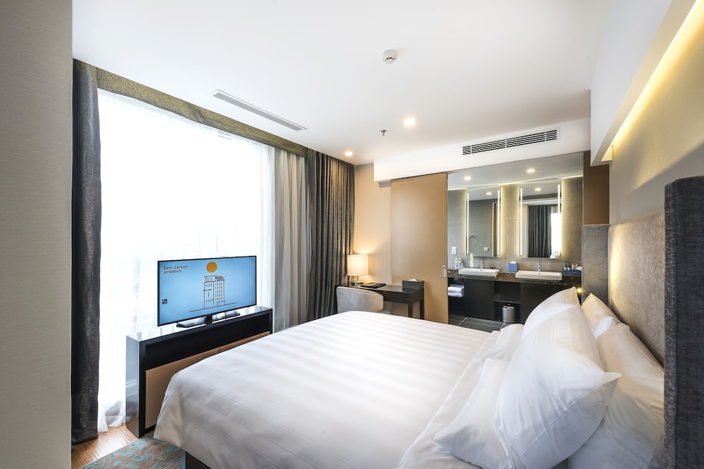 novotel suites hanoi