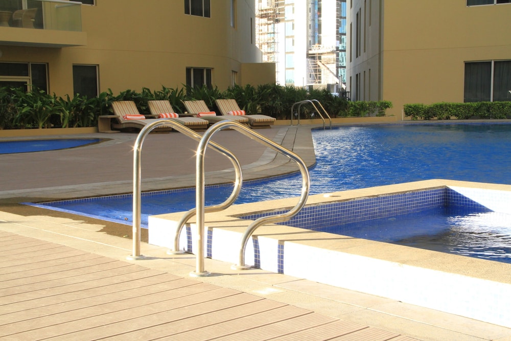 gulf suites hotel amwaj