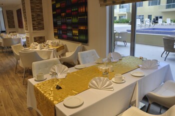 gulf suites hotel amwaj