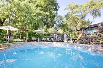 Victoria Falls Backpackers,Livingstone>>Hwange,2 star