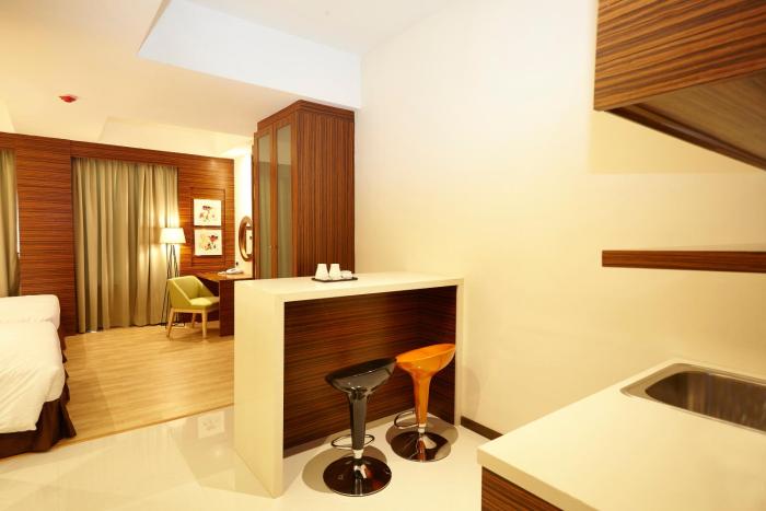 hotel six seasons