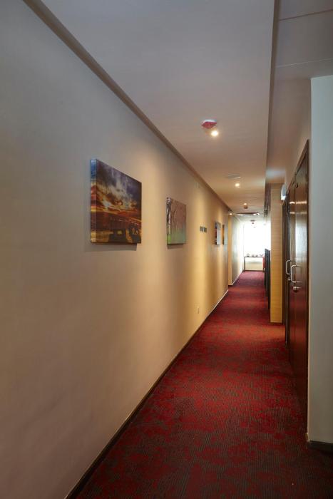 hotel six seasons