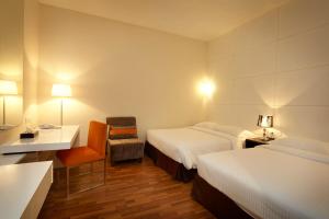 hotel six seasons