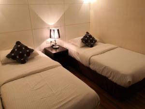 hotel six seasons