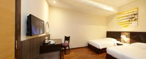 hotel six seasons