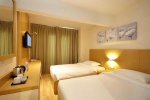 hotel six seasons
