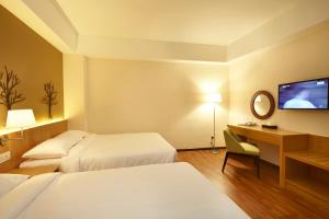 hotel six seasons