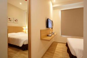 hotel six seasons