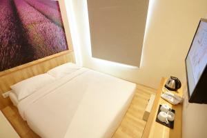 hotel six seasons
