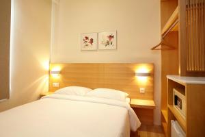 hotel six seasons