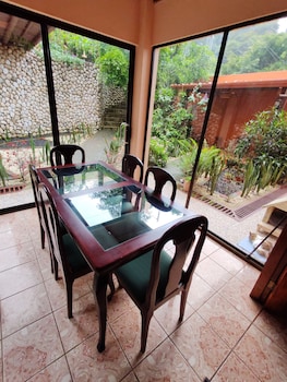 mi casa tica backpackers