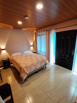 mi casa tica backpackers