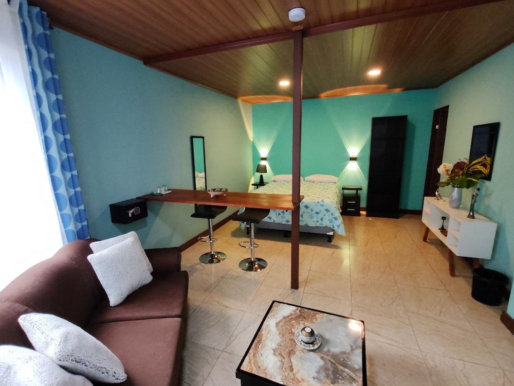 mi casa tica backpackers