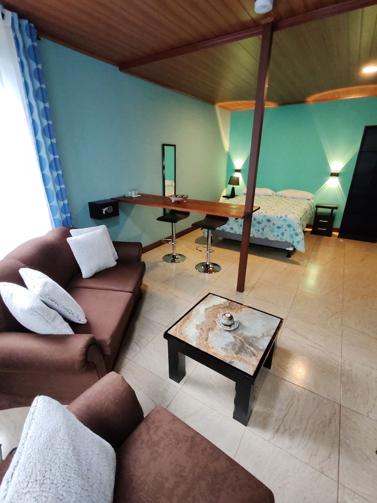 mi casa tica backpackers