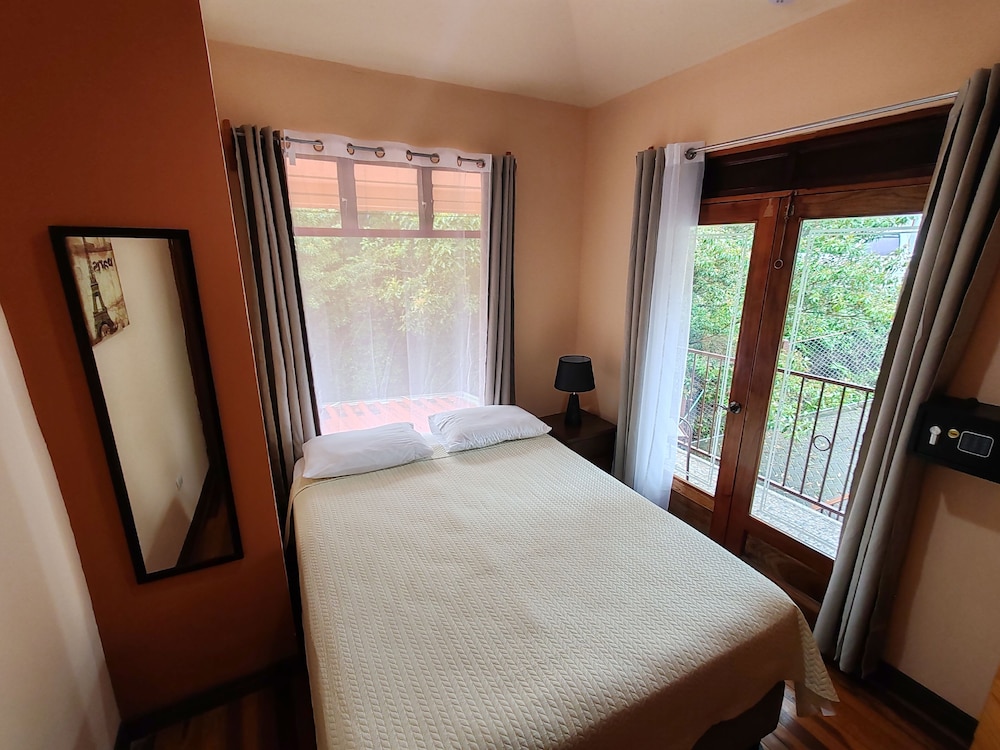 mi casa tica backpackers