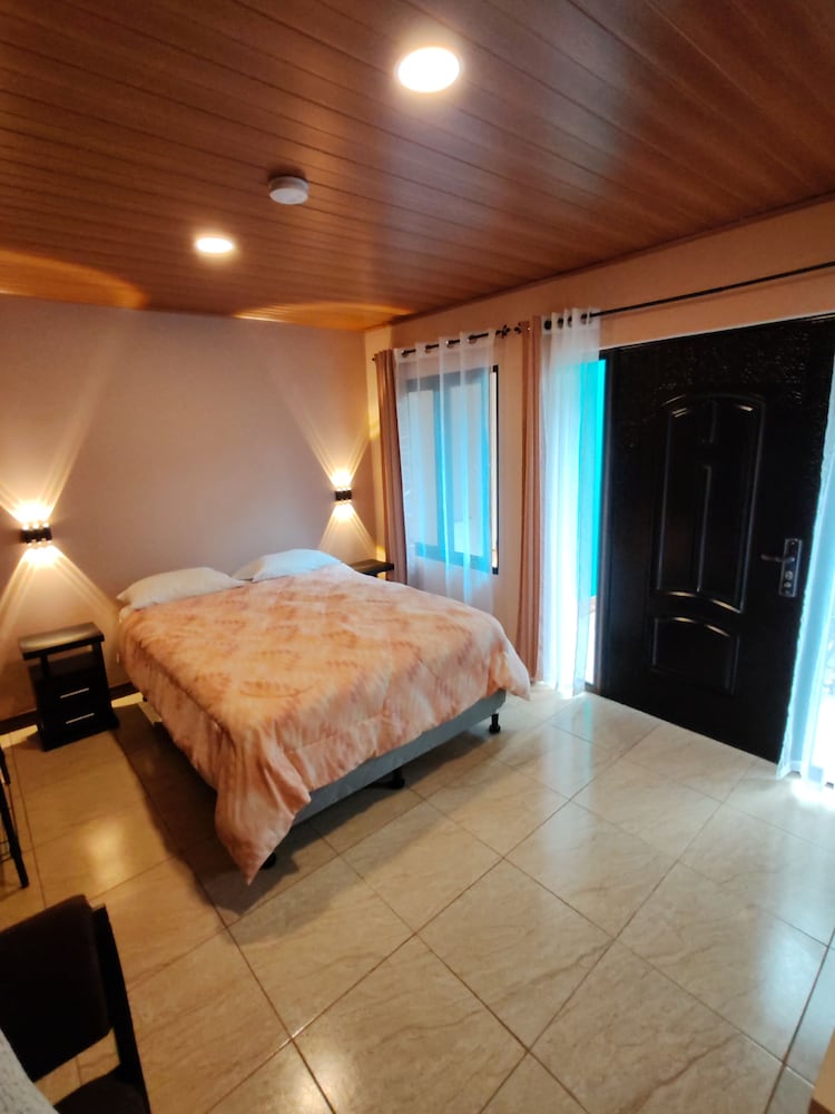 mi casa tica backpackers