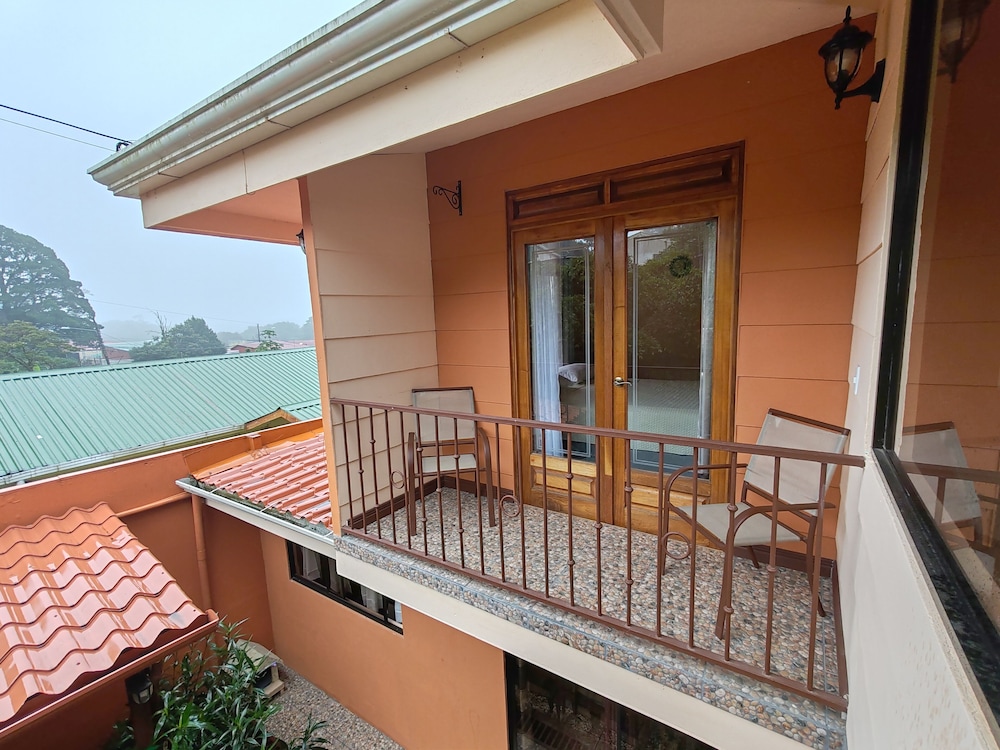 mi casa tica backpackers
