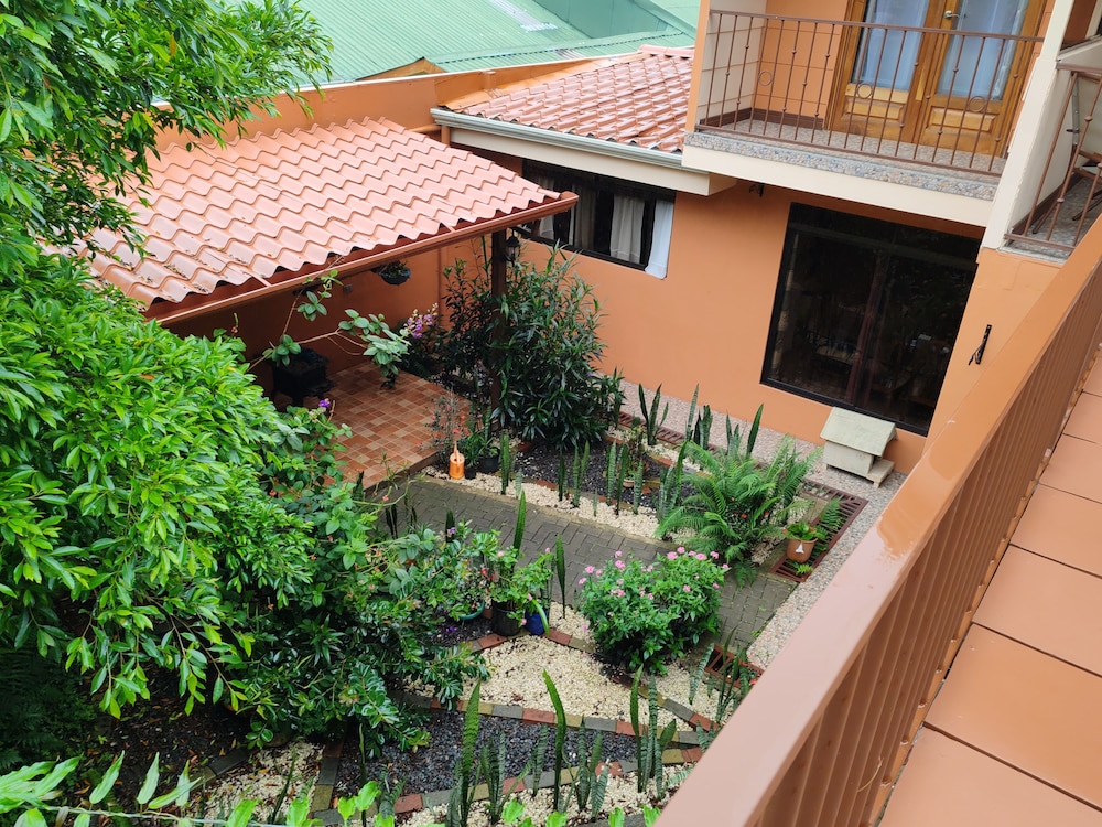 mi casa tica backpackers