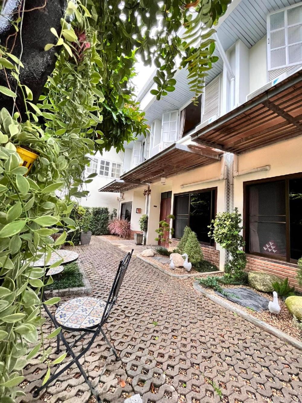 heuan pak dee hostel at gallery