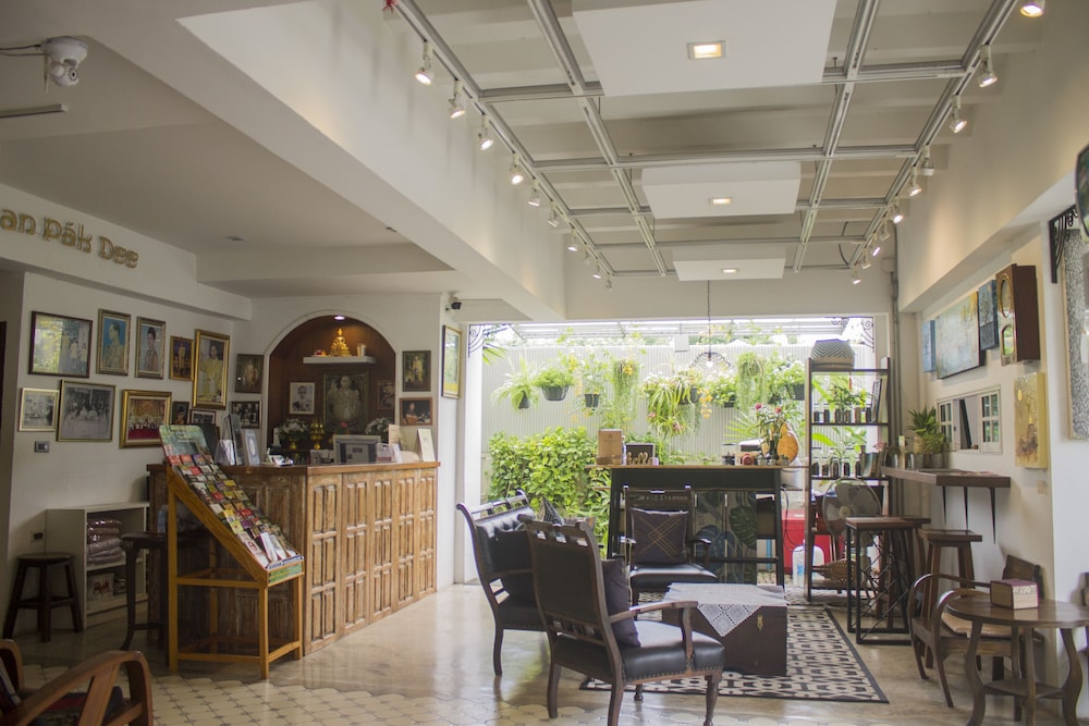 heuan pak dee hostel at gallery