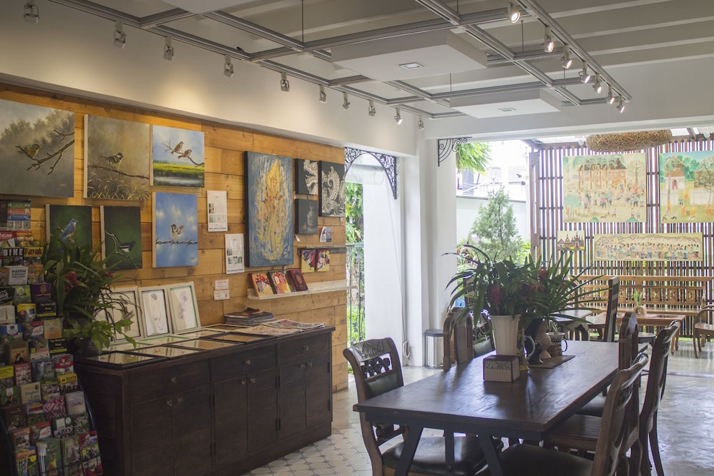 heuan pak dee hostel at gallery