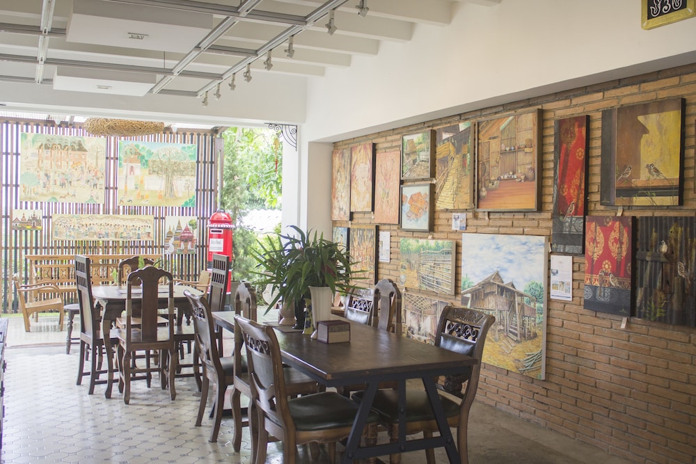 heuan pak dee hostel at gallery