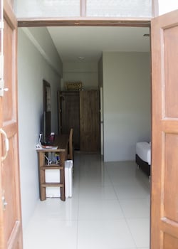 heuan pak dee hostel at gallery