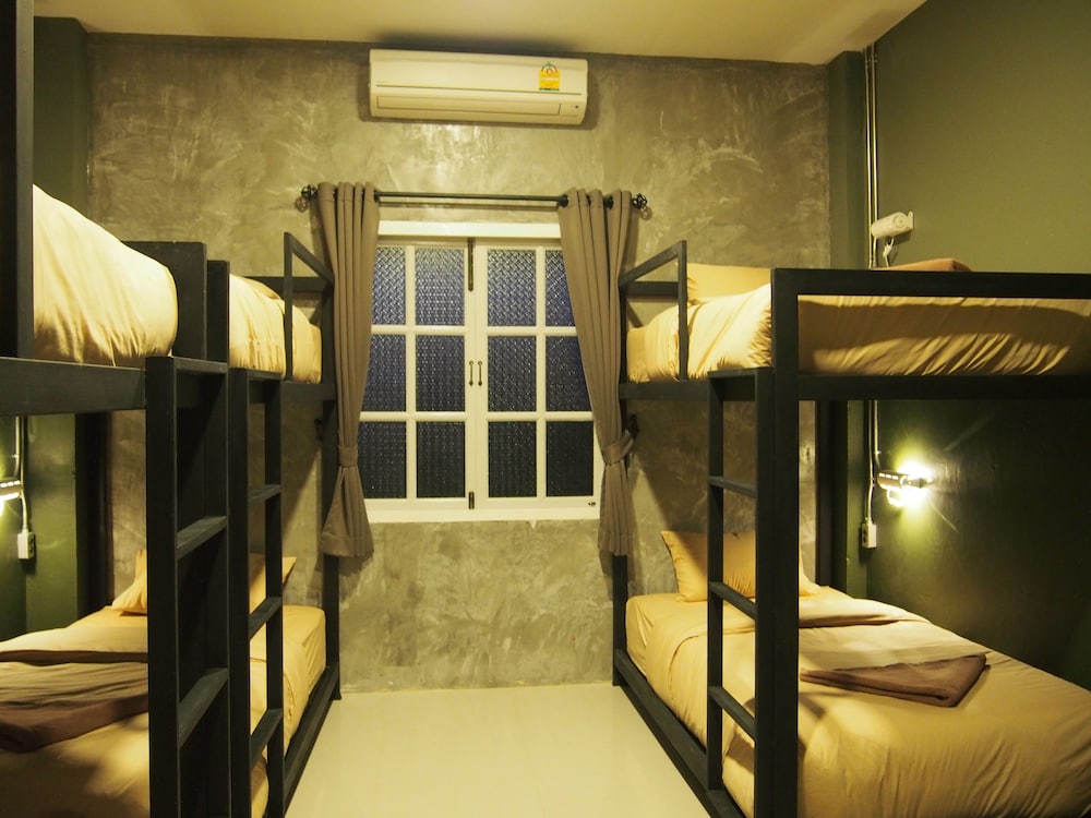 heuan pak dee hostel at gallery