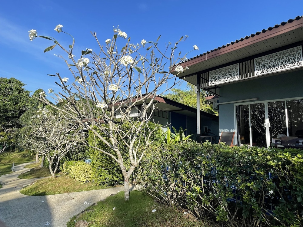 chomphu resort khaolak