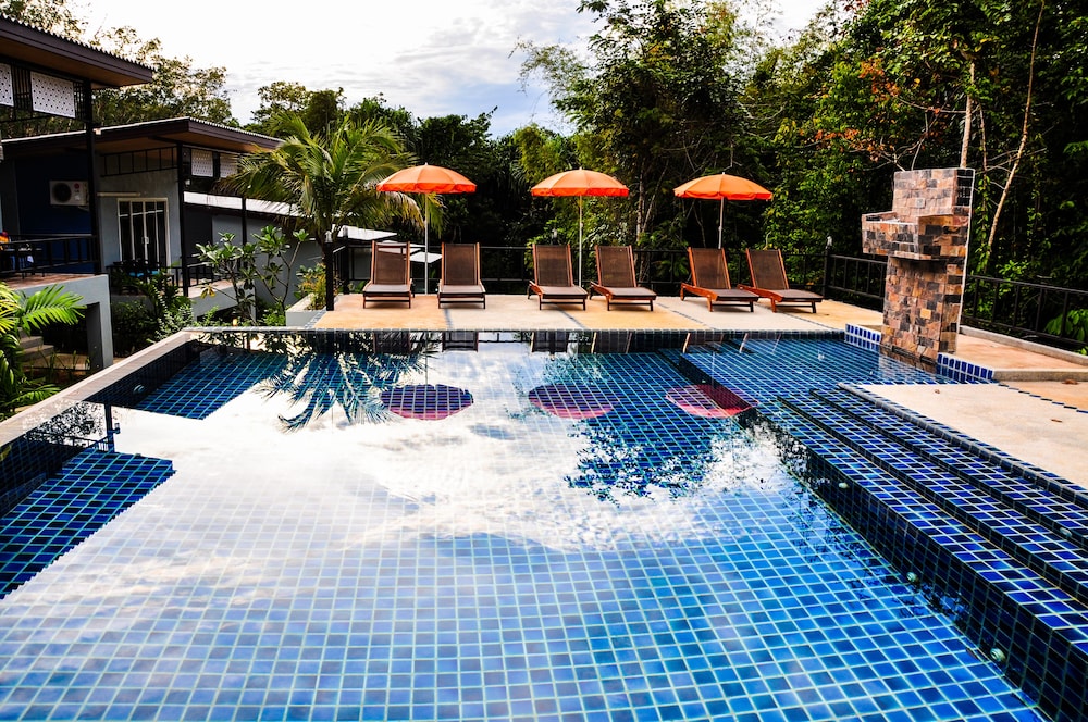 chomphu resort khaolak