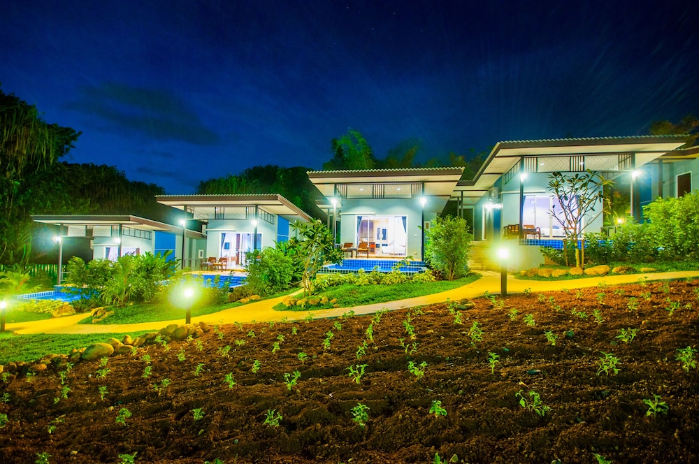 chomphu resort khaolak