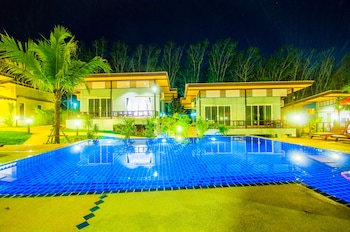 chomphu resort khaolak