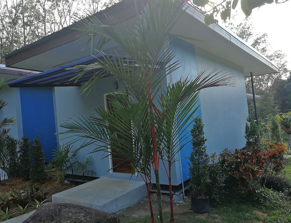 chomphu resort khaolak