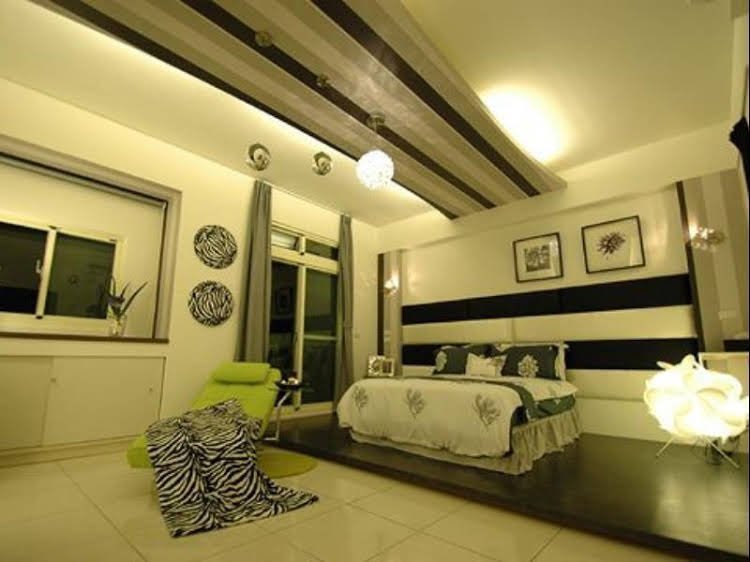 paris cafe hostel